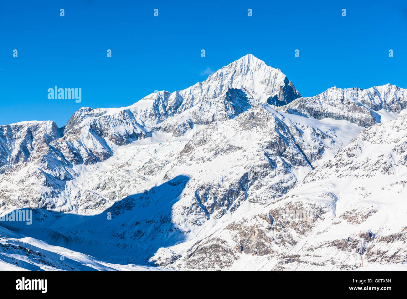 Weisshorn (pic blanc) dans les Alpes Pennines, en Suisse. Banque D'Images
