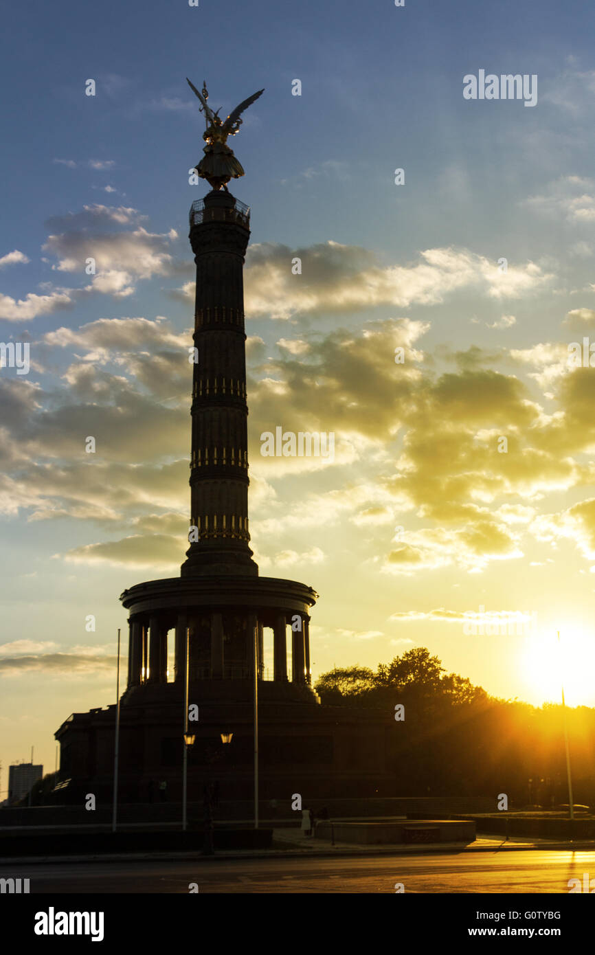 Silhouette de la colonne de la Victoire (Siegessaeule) à Berlin, Allemagne Banque D'Images