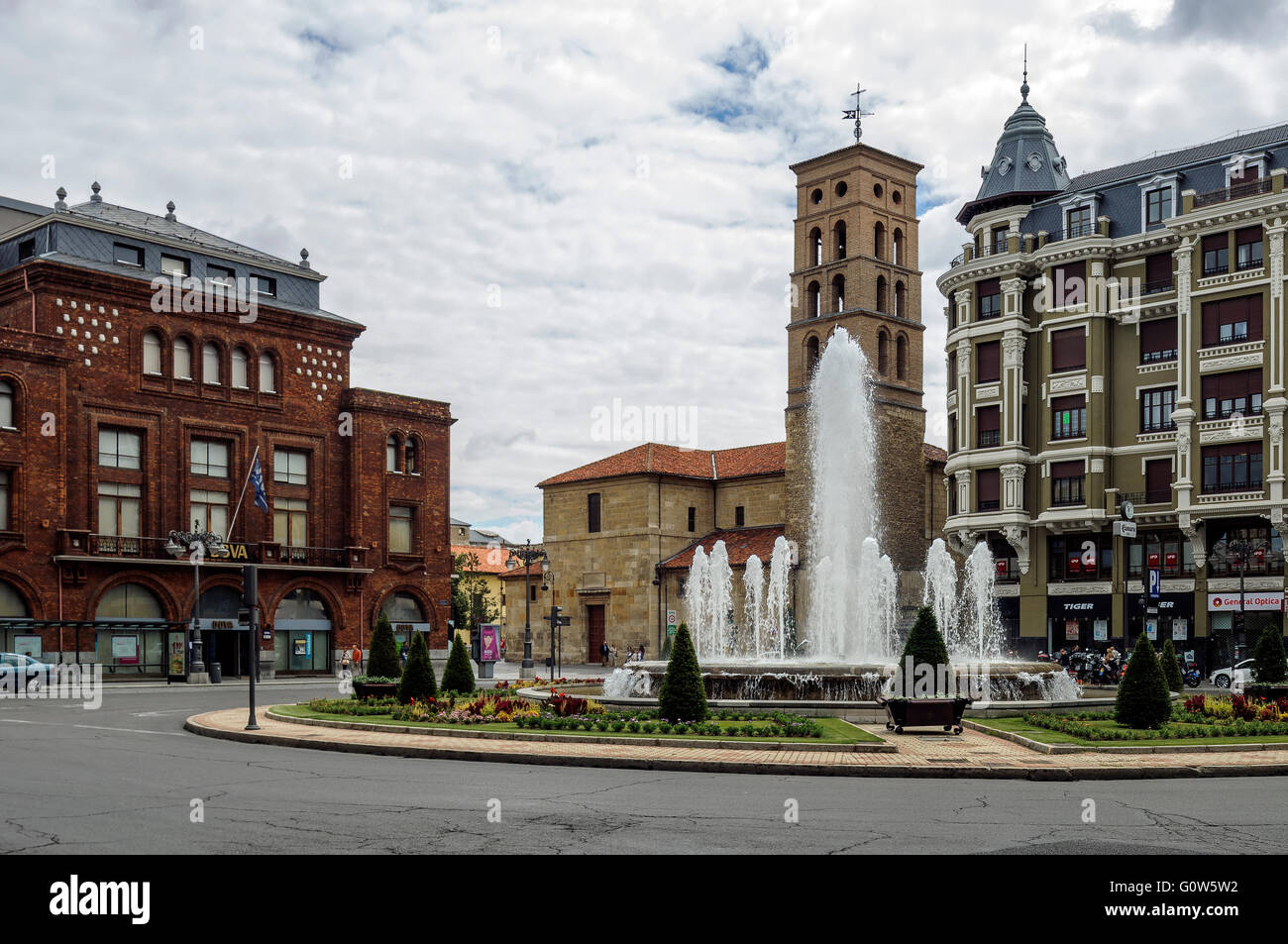 Place Santo Domingo ville de Leon, Castille et Leon, Espagne. Banque D'Images