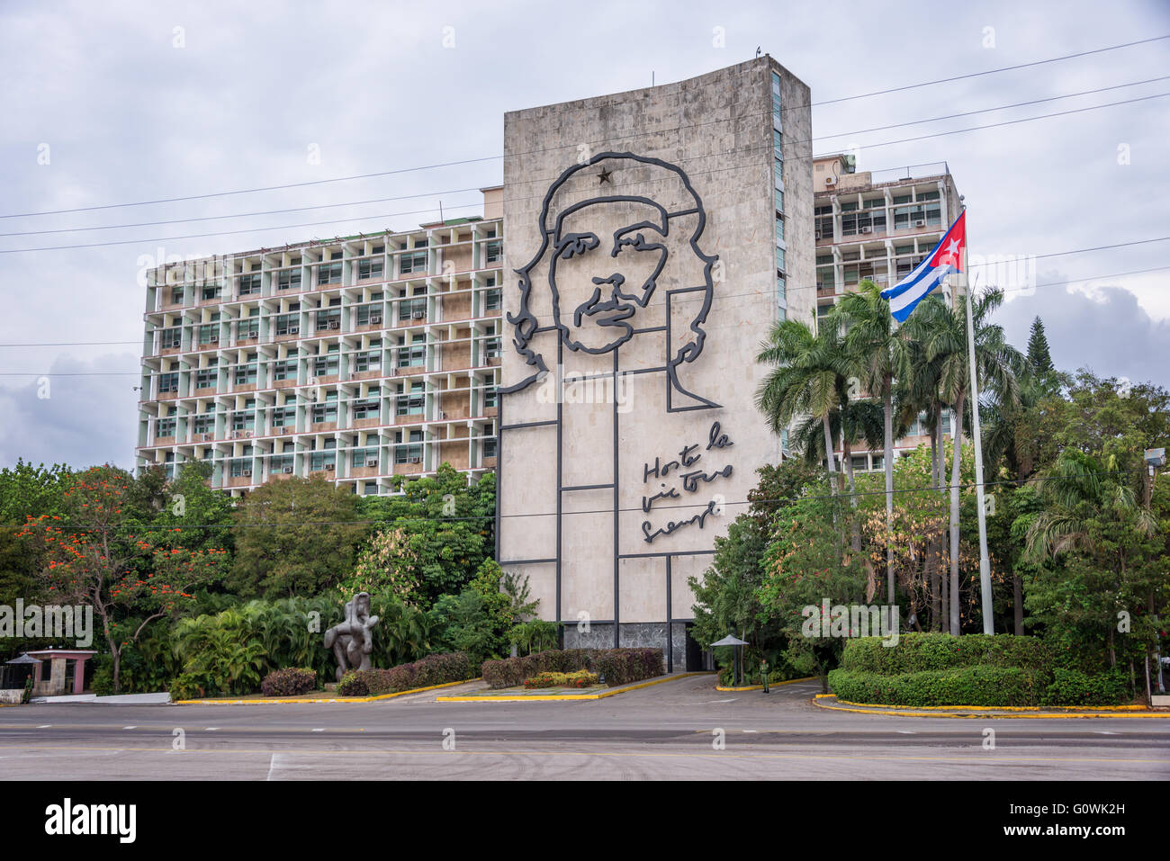 La HAVANE, CUBA - AVRIL 17 : Ministère de l'intérieur bâtiment avec visage de Che Guevara situé sur la place de la Révolution, sur les 17,20 Avril Banque D'Images
