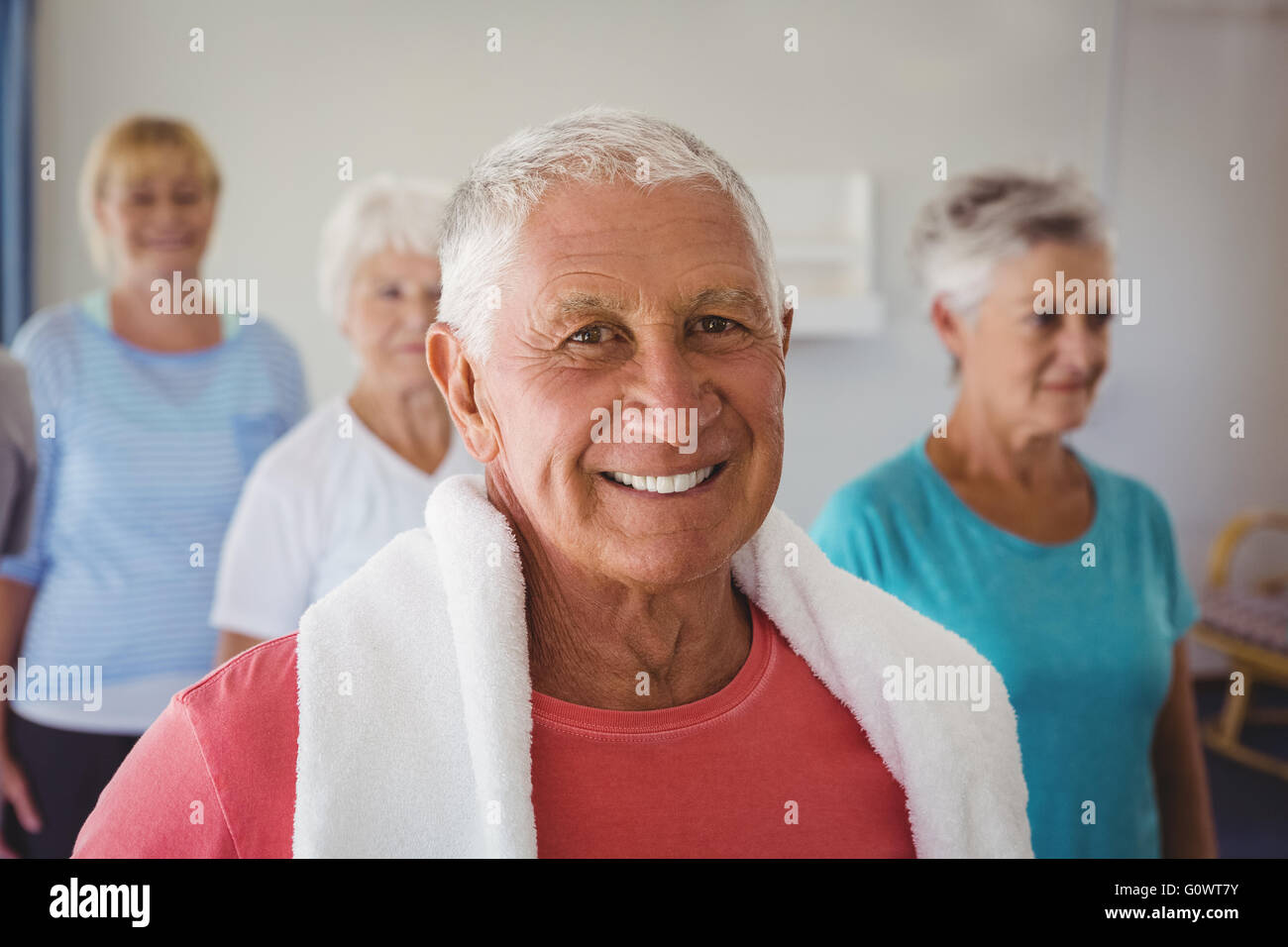 Portrait of smiling senior exercices après Banque D'Images