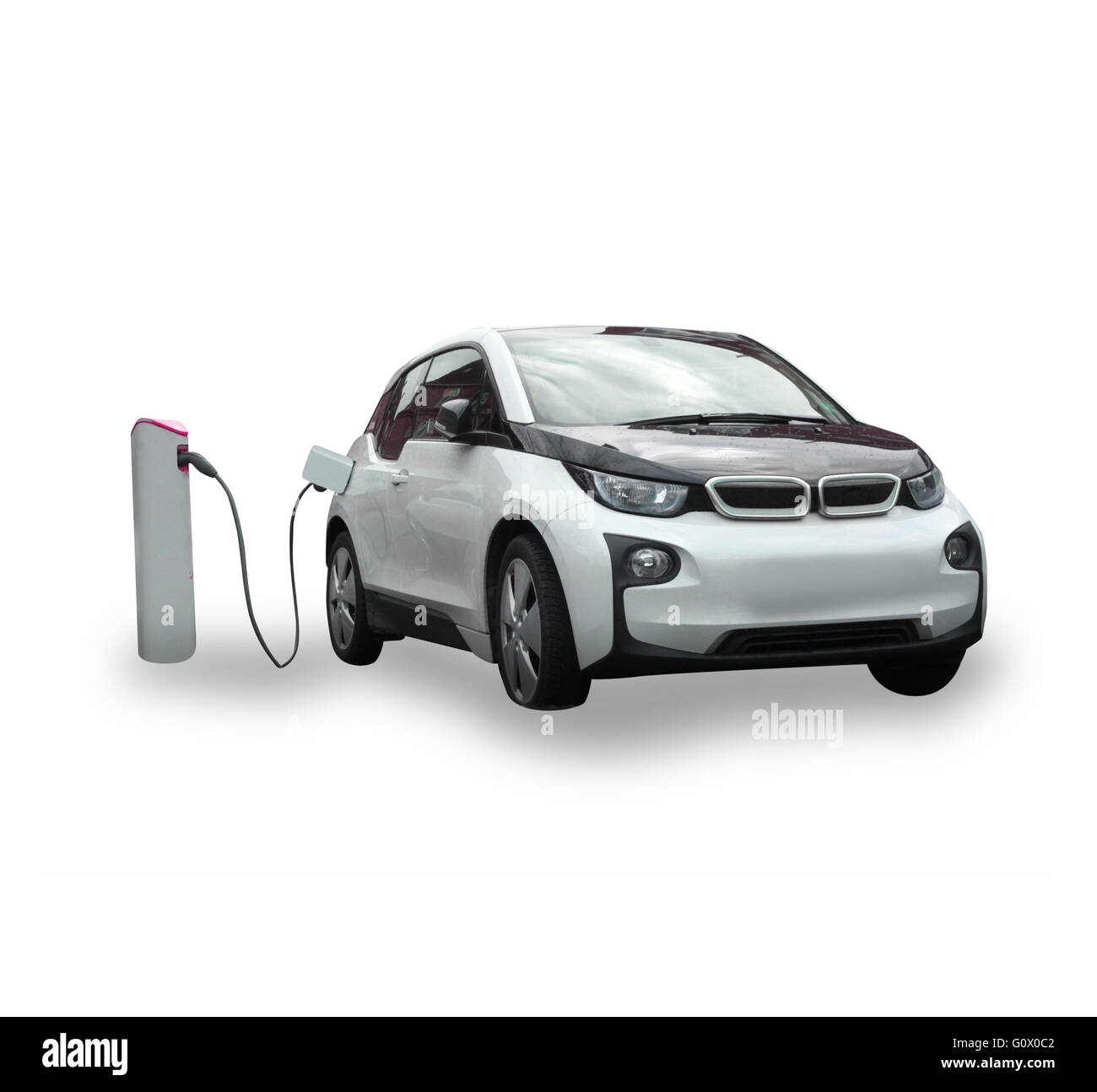 Chargement d'une voiture électrique Banque D'Images