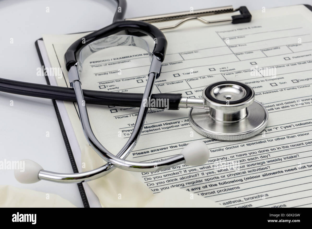 Stéthoscope et gant blanc de latex, examen médical test Banque D'Images