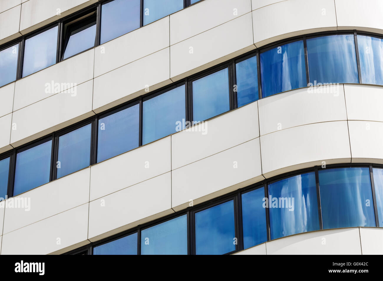Close-up de gratte-ciel d'affaires moderne. L'architecture industrielle moderne des affaires. Immeuble de bureaux modernes. Banque D'Images
