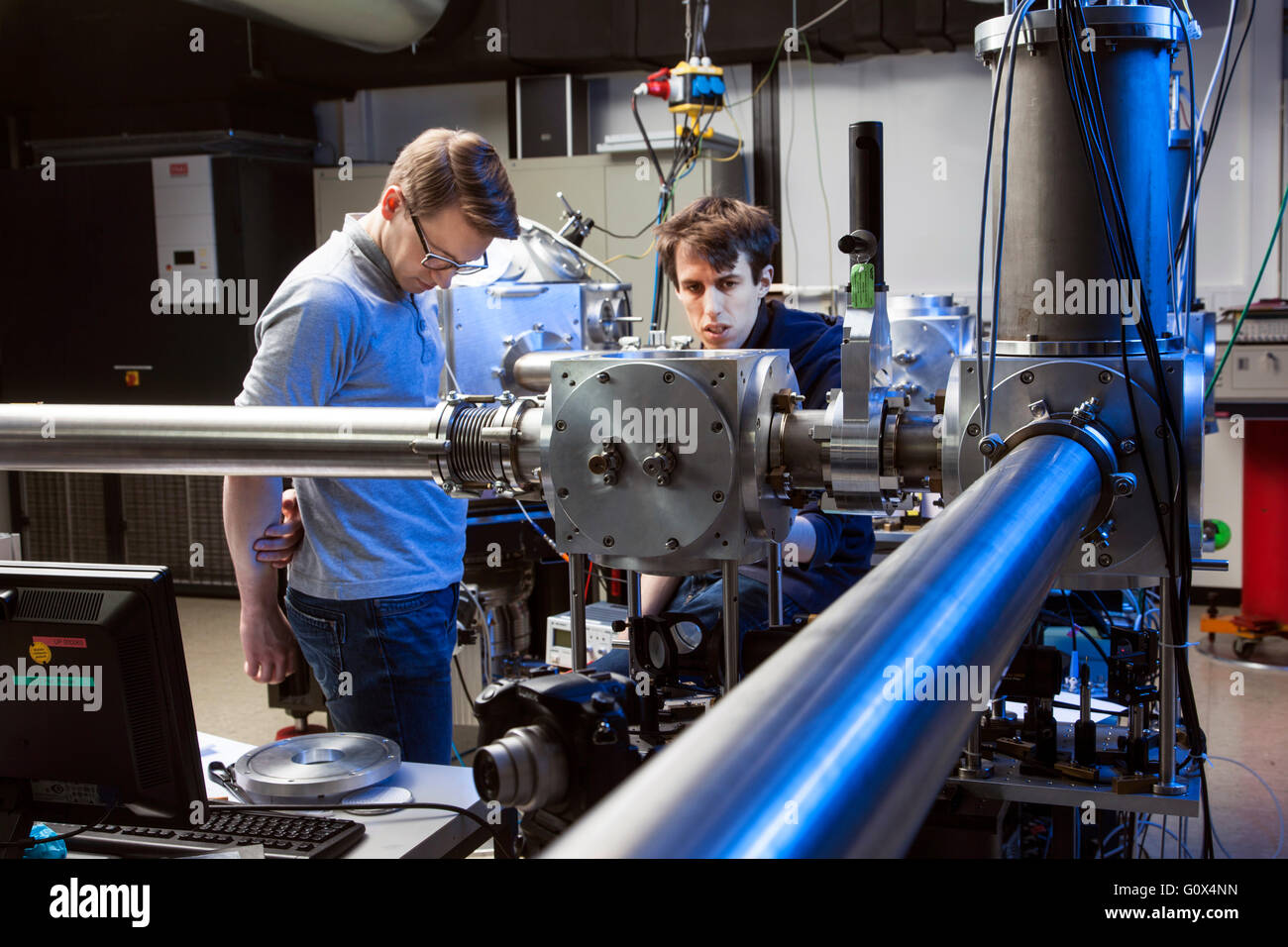 Groupe de recherche du laboratoire de physique des Plasma et Laser du professeur Pretzler dans l'Université Heinrich-Heine-Dusseldorf Banque D'Images