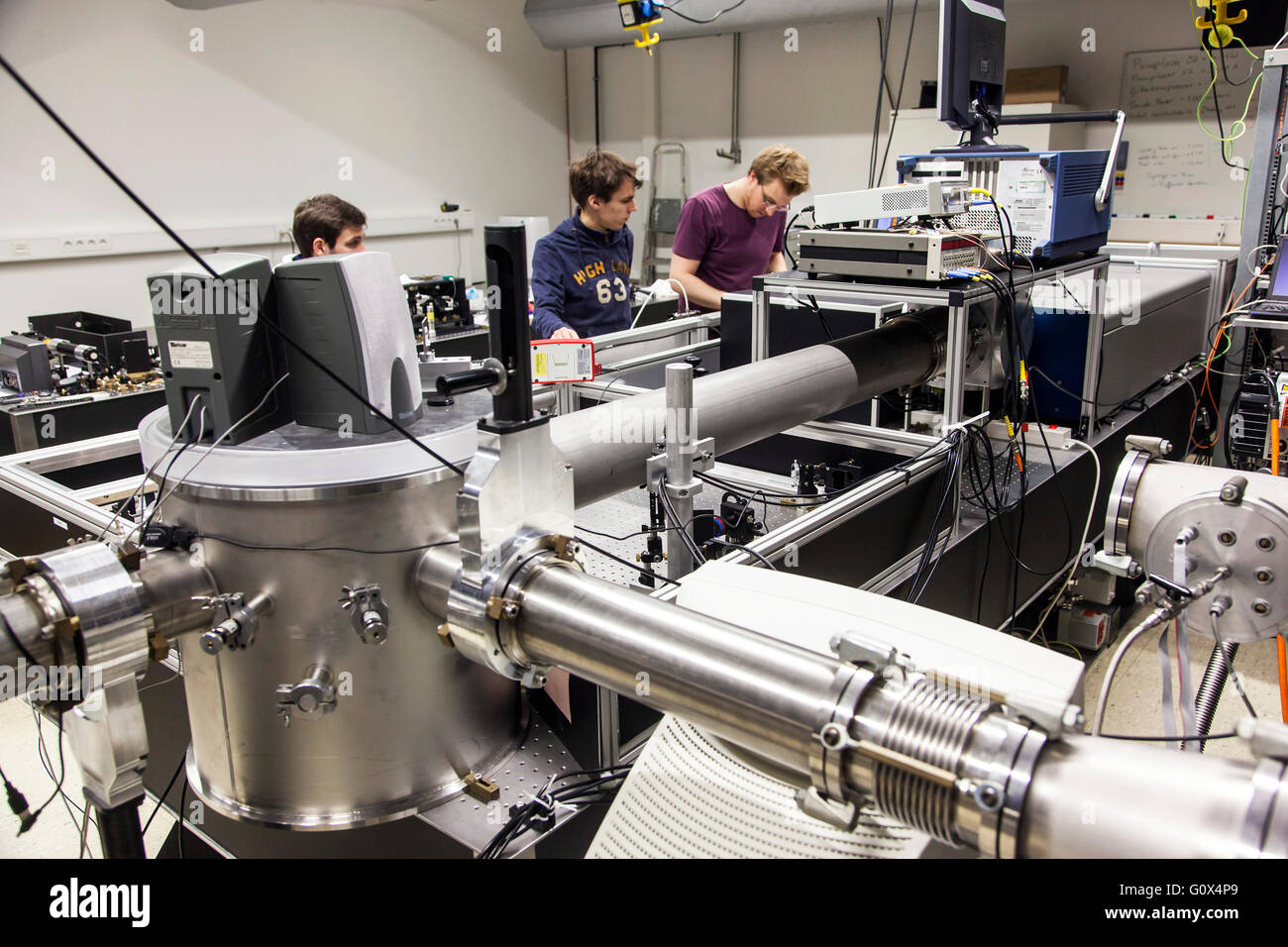 Groupe de recherche du laboratoire de physique des Plasma et Laser du professeur Pretzler dans l'Université Heinrich-Heine-Dusseldorf Banque D'Images