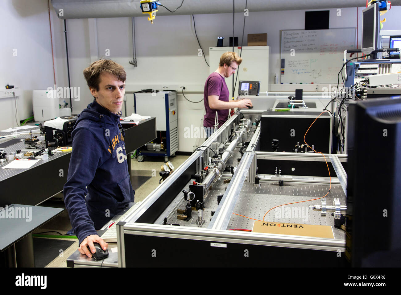 Groupe de recherche du laboratoire de physique des Plasma et Laser du professeur Pretzler dans l'Université Heinrich-Heine-Dusseldorf Banque D'Images