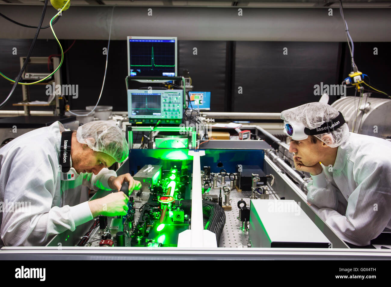 Groupe de recherche du laboratoire de physique des Plasma et Laser du professeur Pretzler dans l'Université Heinrich-Heine-Dusseldorf Banque D'Images