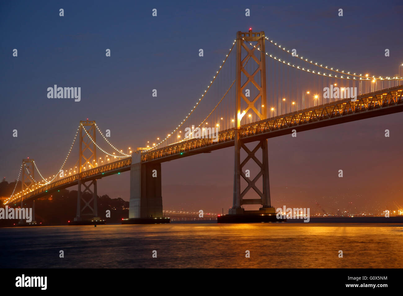 L'île au trésor et San Francisco-Oakland Bay Bridge, San Francisco, California USA Banque D'Images