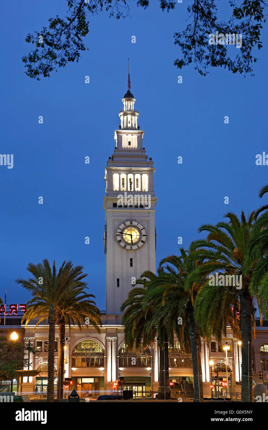 Tour de l'horloge de Ferry Building, San Francisco, California USA Banque D'Images