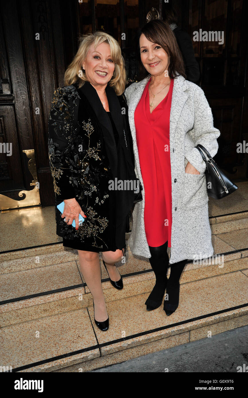 'Sunset Boulevard' appuyez sur la nuit au London Coliseum avec : Elaine Paige, Arlene où Philips : London, Royaume-Uni Quand : 04 Avr 2016 Banque D'Images