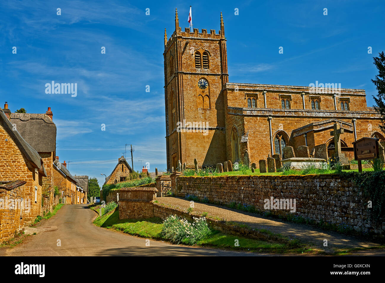 All Saints Church dans l'Oxfordshire village de Wroxton est l'un des bénéfices de l'Ironstone des Eglises Banque D'Images