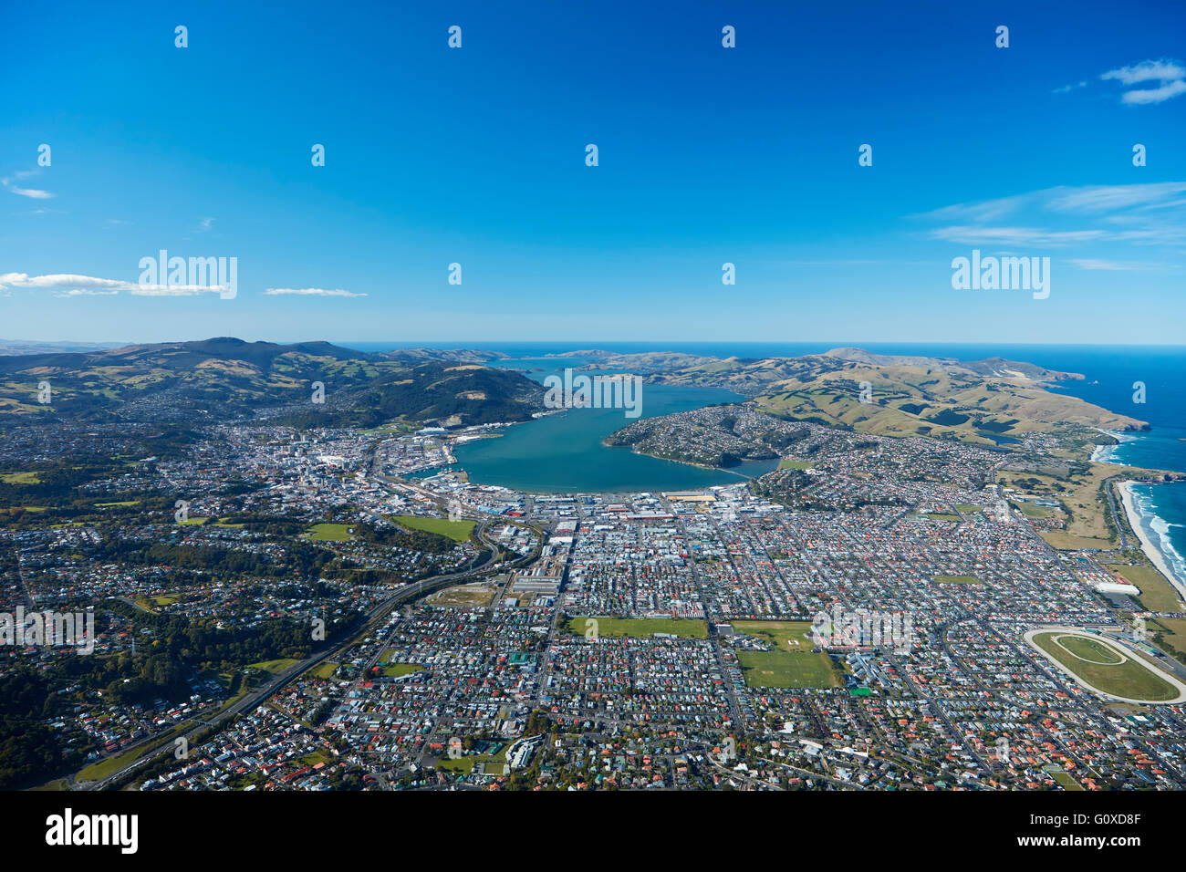 South Dunedin, Otago Harbour et péninsule d'Otago, Otago, île du Sud, Nouvelle-Zélande - vue aérienne Banque D'Images