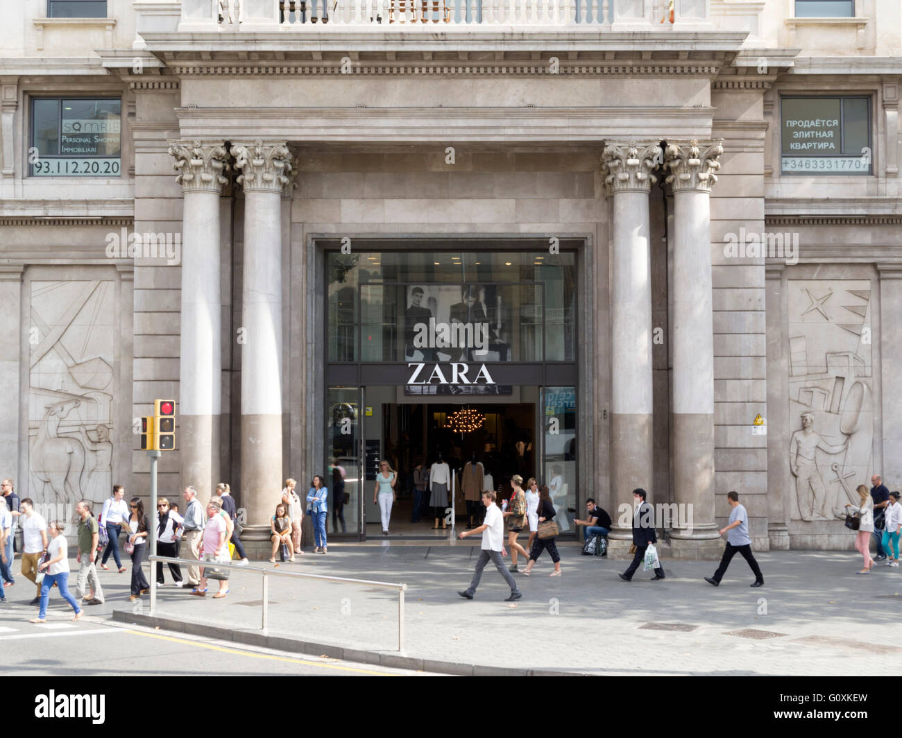 Entrée de boutique Zara Barcelone, Espagne Photo Stock - Alamy