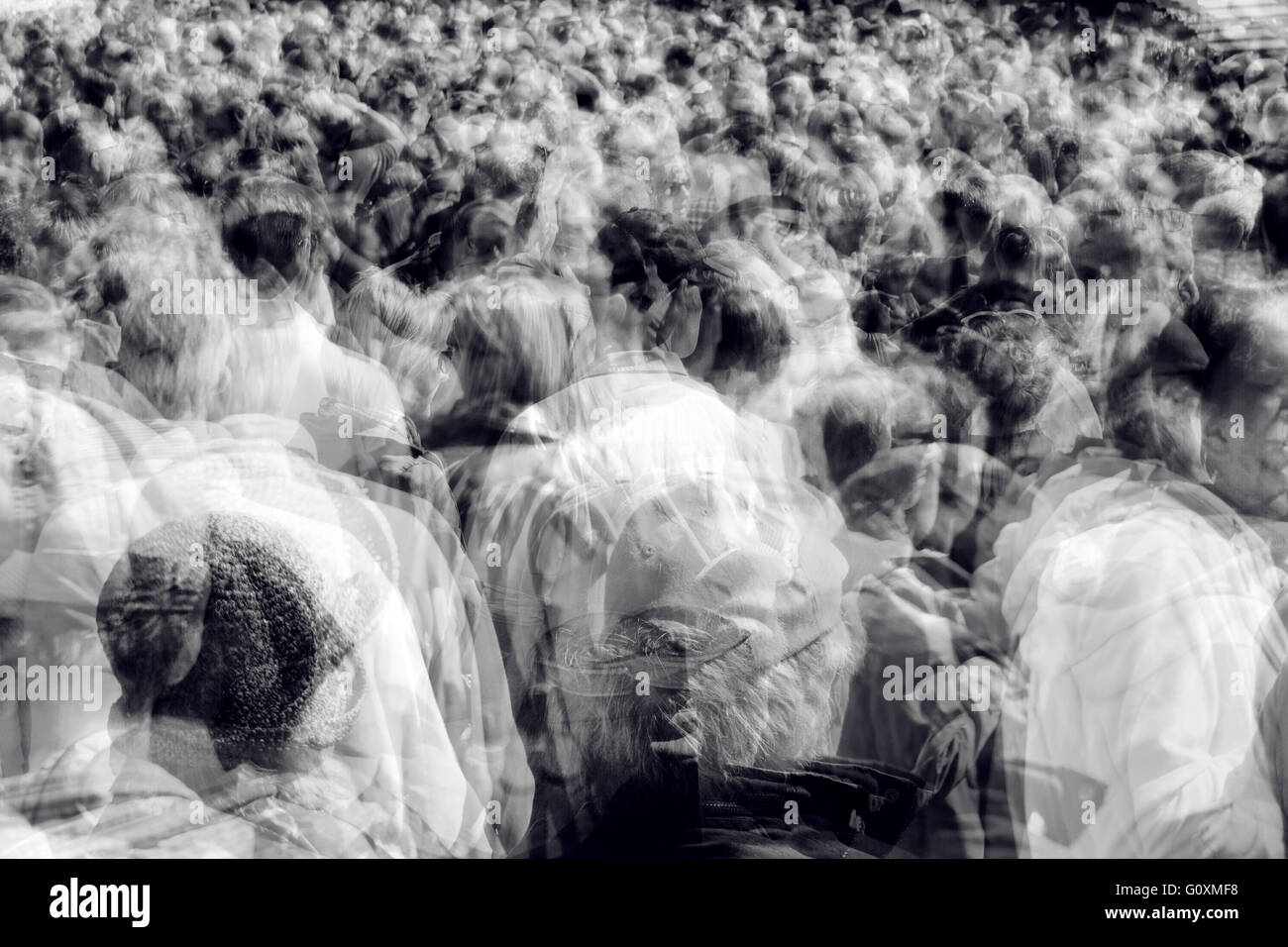 Déménagement foule une exposition multiple Banque D'Images