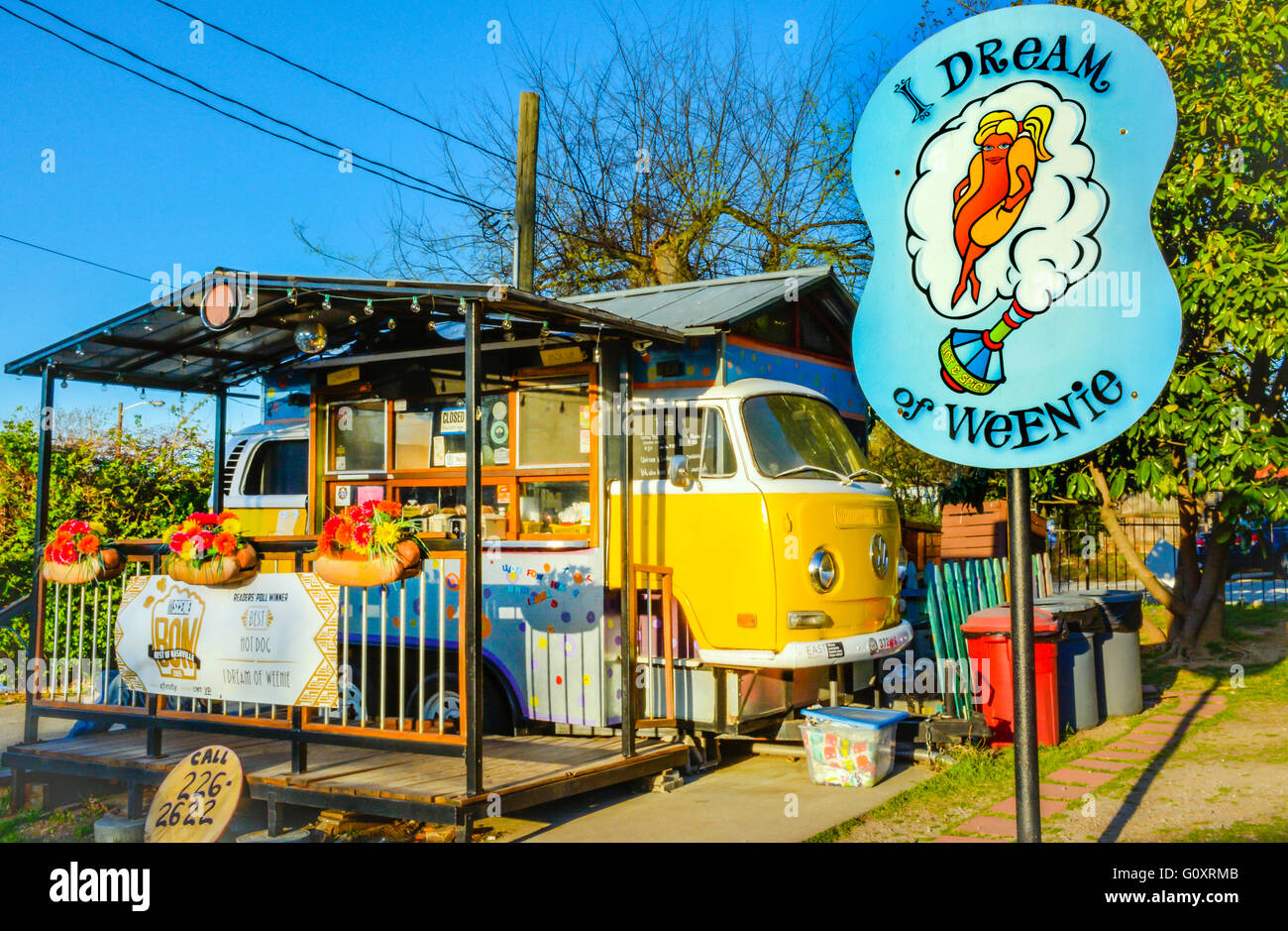 Camion alimentaire, je rêve de Weenie, propose des hot-dogs de bus Volkswagen convertie en cuisine trendy 5 points dans l'Est de Nashville TN Banque D'Images