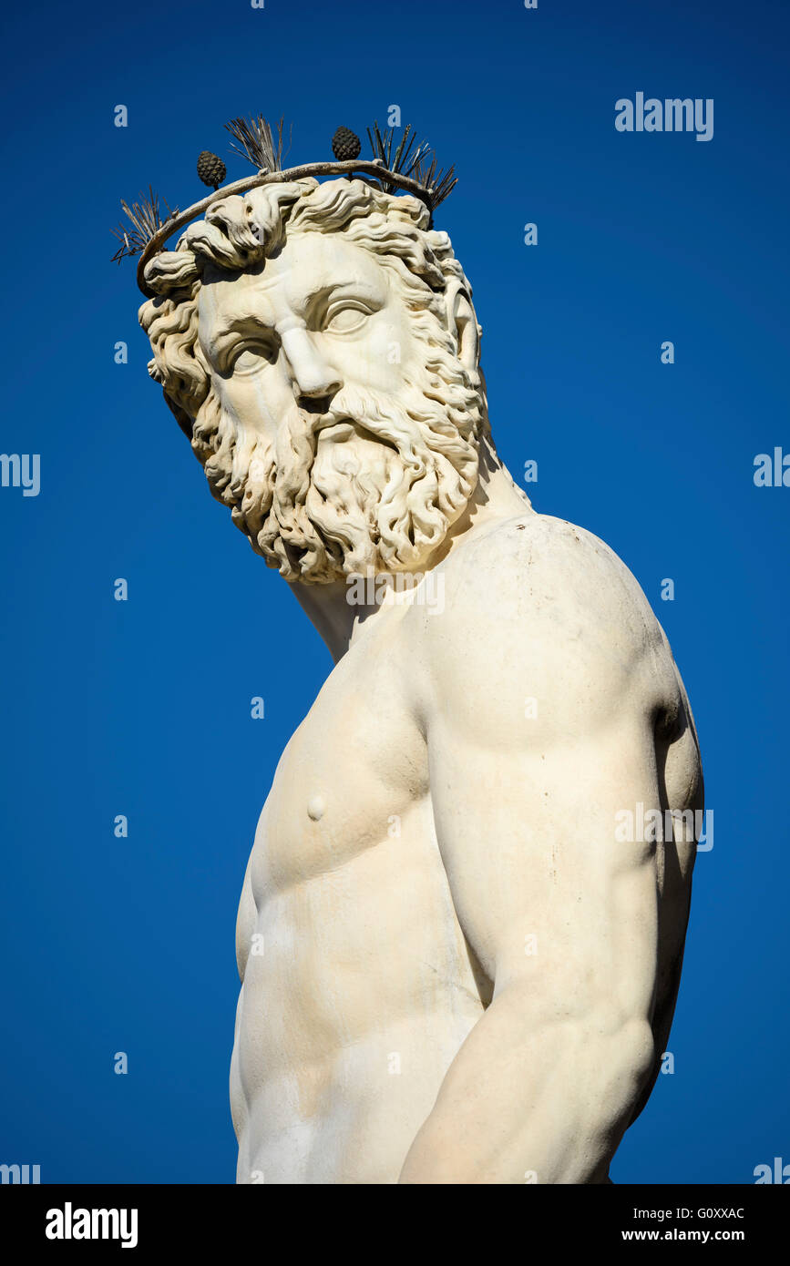 Florence. L'Italie. Statue de Neptune sur la Piazza della Signoria, copie de l'original (1563-1565), par Bartolomeo Ammannati. Banque D'Images