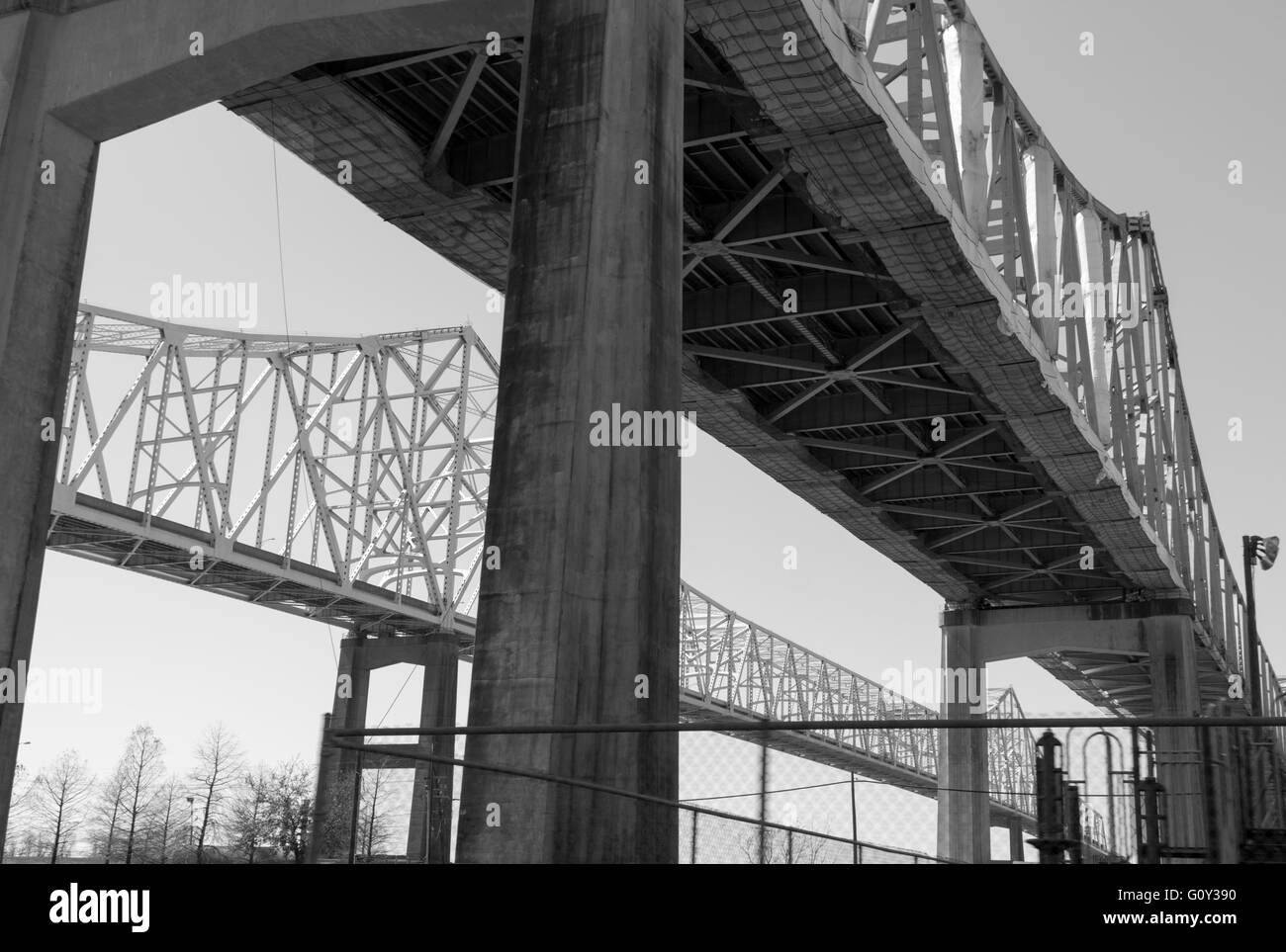 Un pont sur le fleuve Mississippi Banque D'Images