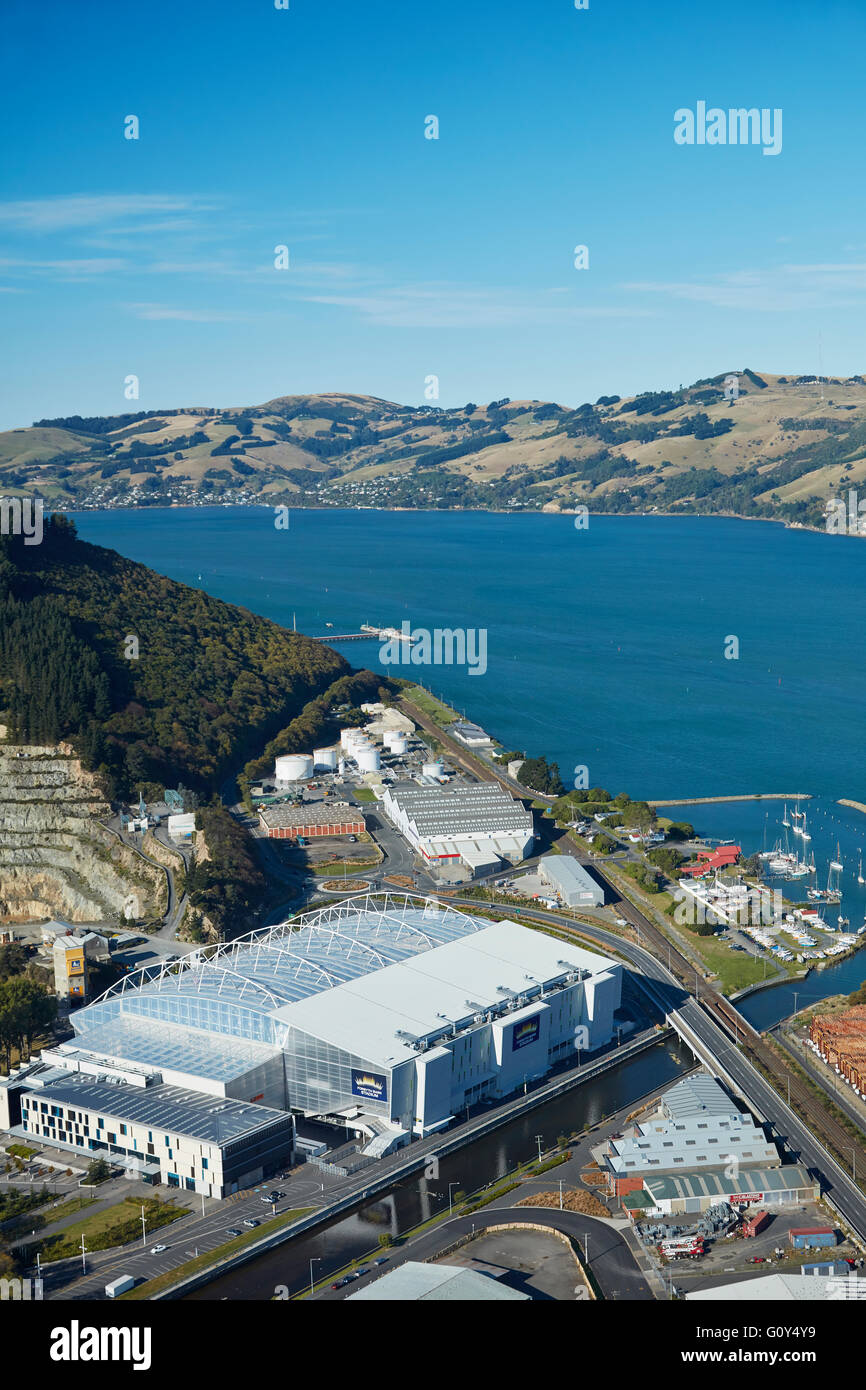 Forsyth Barr Stadium, de l'eau de Leith et le port d'Otago, Dunedin, Nouvelle-Zélande, île du Sud - vue aérienne Banque D'Images