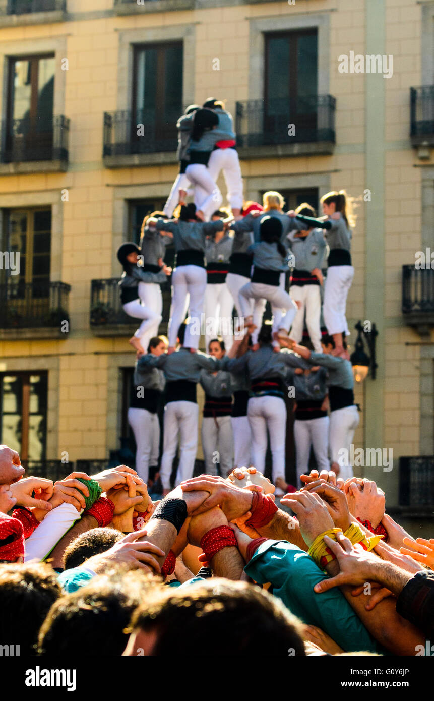 Castellers construire tours humaines à Barcelone Catalogne Espagne, une tradition régionale Banque D'Images