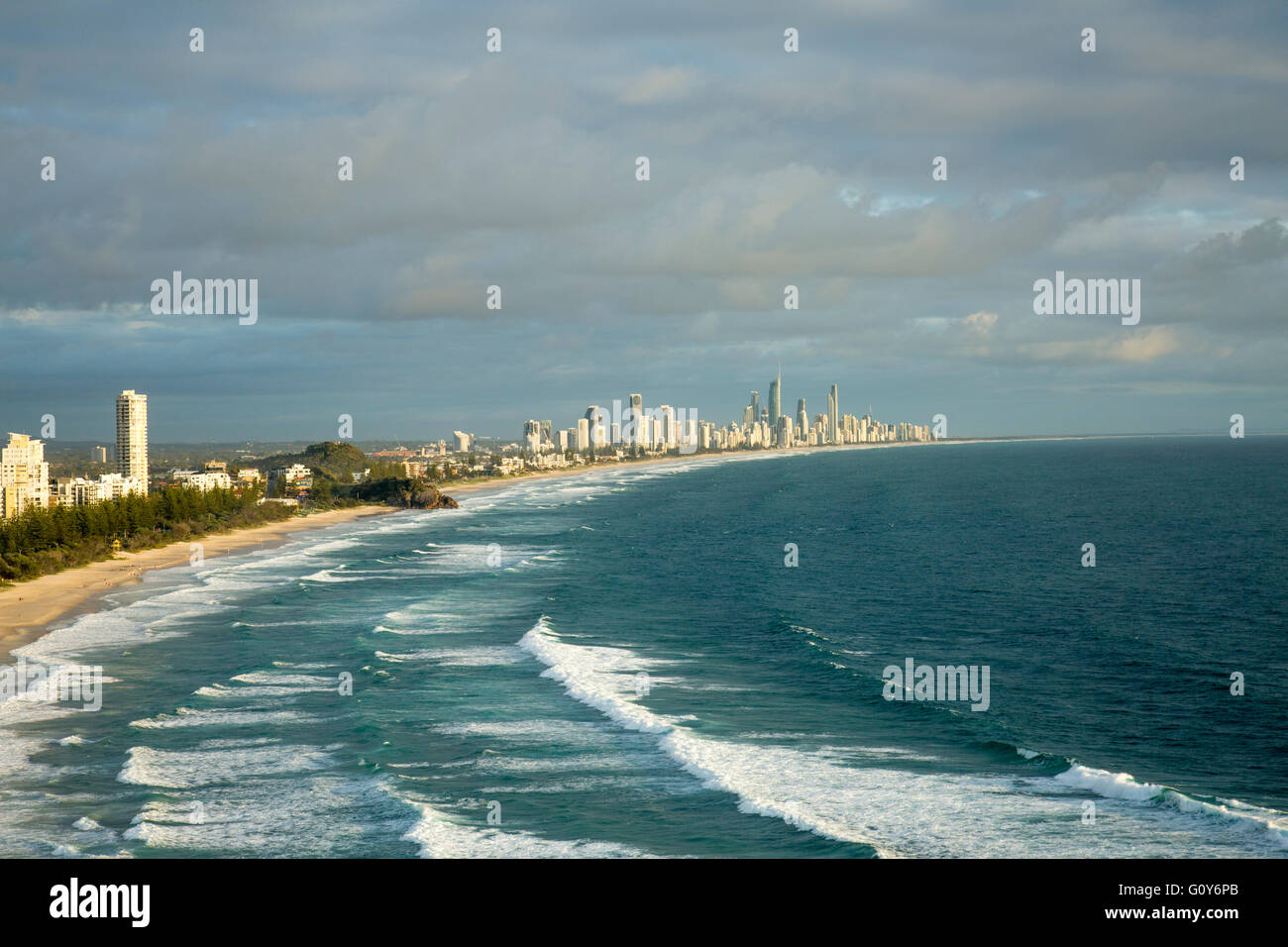 Vue en direction nord depuis Burleigh Heads à Surfers Paradise sur la Gold Coast, Queensland, Australie Banque D'Images