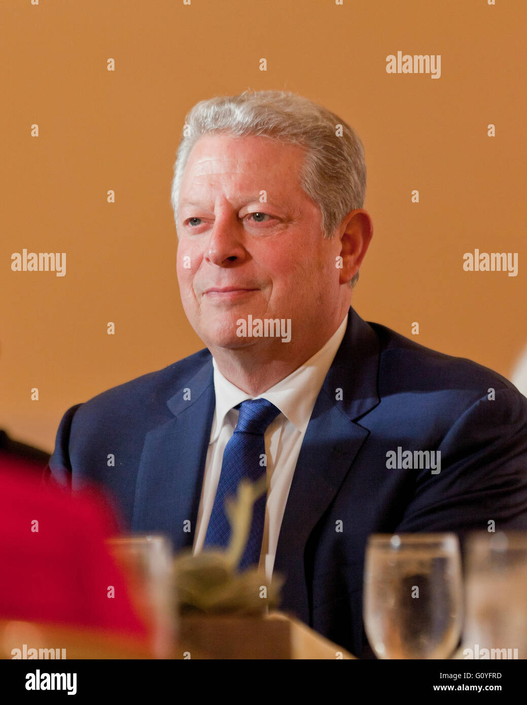 Washington, DC, USA. 5 mai, 2016:2016 Action climatique global leaders Summit à Washington, DC. Secrétaire Général des Nations unies, Ban Ki-Moon, et l'ancien Vice-président américain, Al Gore, parmi beaucoup des chefs de gouvernement, les entreprises et la société civile se réunissent pour discuter de la lutte contre le changement climatique depuis la signature de l'Entente Paris historique à l'ONU le 22 avril 2016. Credit : B Christopher/Alamy Live News Banque D'Images