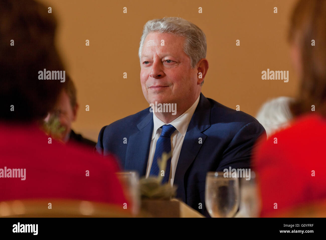 Washington, DC, USA. 5 mai, 2016:2016 Action climatique global leaders Summit à Washington, DC. Secrétaire Général des Nations unies, Ban Ki-Moon, et l'ancien Vice-président américain, Al Gore, parmi beaucoup des chefs de gouvernement, les entreprises et la société civile se réunissent pour discuter de la lutte contre le changement climatique depuis la signature de l'Entente Paris historique à l'ONU le 22 avril 2016. Credit : B Christopher/Alamy Live News Banque D'Images