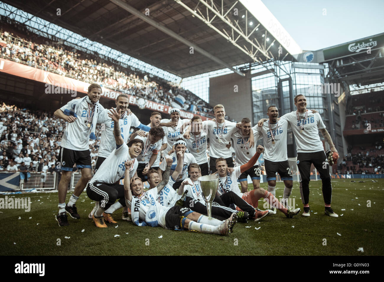 Danemark, Copenhague, 5 mai 2015. FC Copenhague a remporté sa deuxième Coupe du Danemark sur le trot à la suite d'une victoire (2-1) sur AGF Århus hier soir au stade Parken. Célébration de l'équipe à la hauteur. Credit : Samy Khabthani//Alamy Live News Banque D'Images