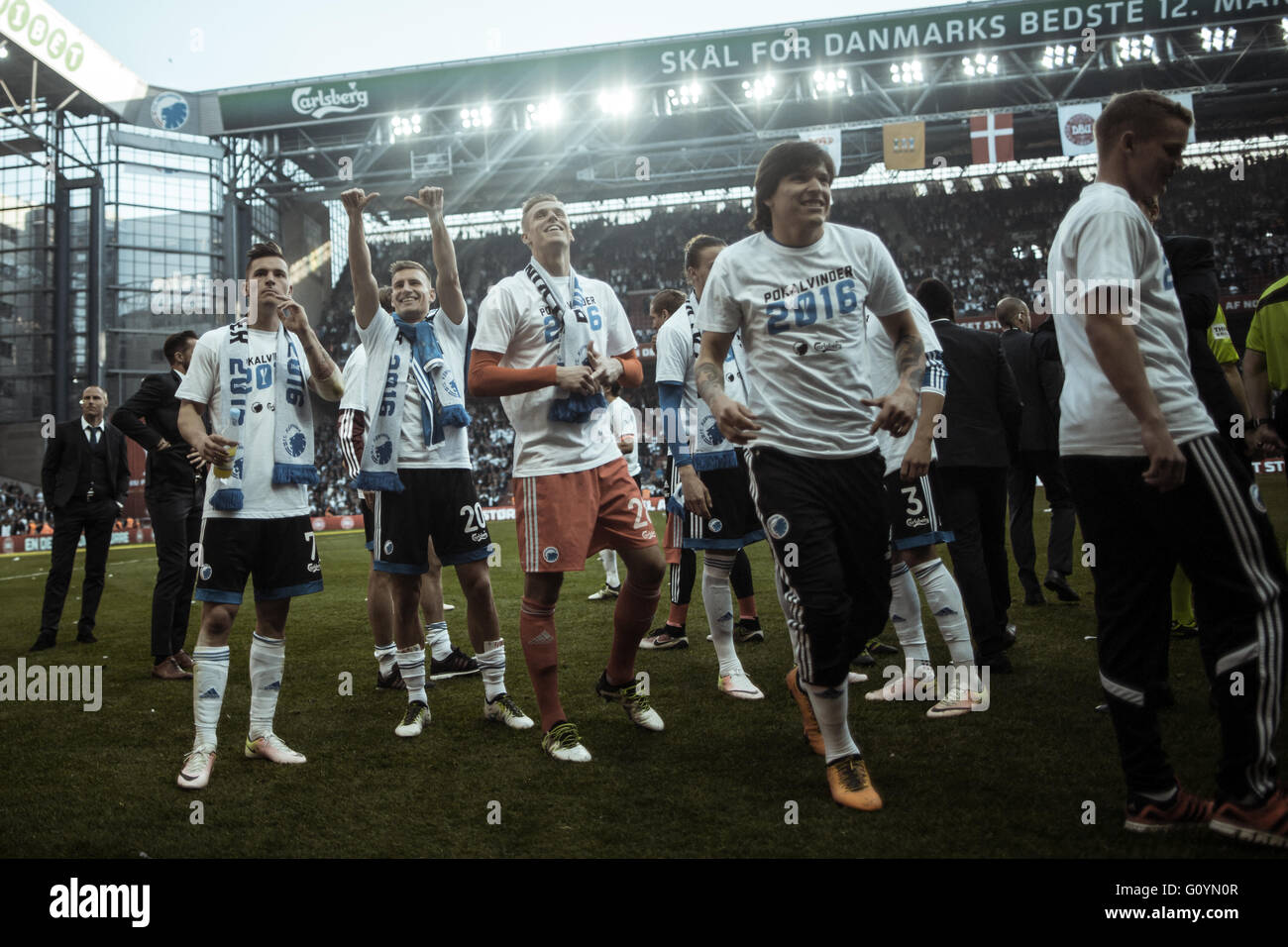 Danemark, Copenhague, 5 mai 2015. FC Copenhague a remporté sa deuxième Coupe du Danemark sur le trot à la suite d'une victoire (2-1) sur AGF Århus hier soir au stade Parken. Célébration de Copenhague FC sur le terrain. Credit : Samy Khabthani/Alamy Live News Banque D'Images