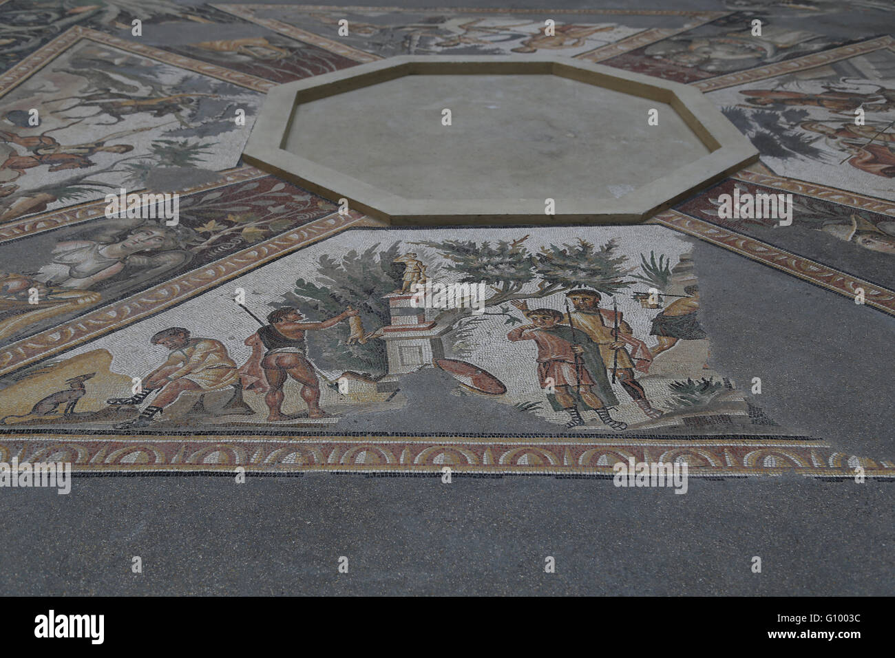 Mosaïque des Quatre Saisons. C. 325 AD. Trouvés à Daphne (aujourd'hui Antakya, Turquie). Offrant à la déesse Diane. Musée du Louvre. Banque D'Images