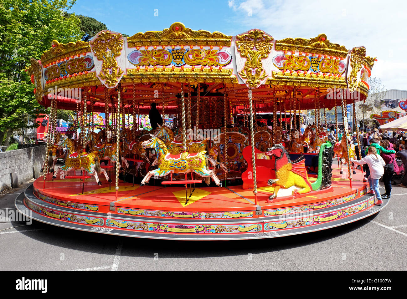 Un merry go round lors d'une fête foraine au Royaume-Uni. Banque D'Images