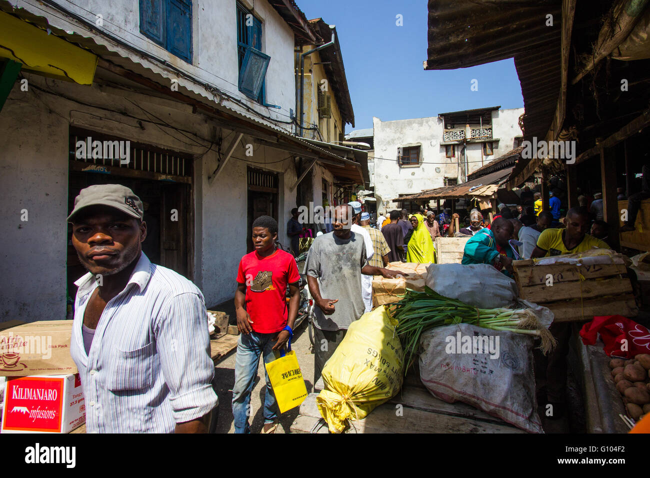 La vie dans et autour du grand marché de Stonetown, la ville principale de d'Unguja (Zanzibar) Banque D'Images