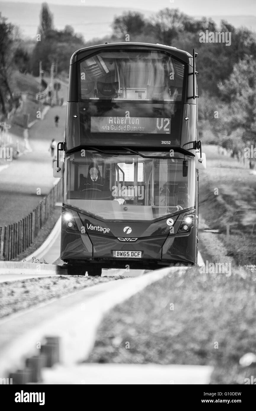 L'approche sur les nouveaux bus busway guidé dédié Banque D'Images