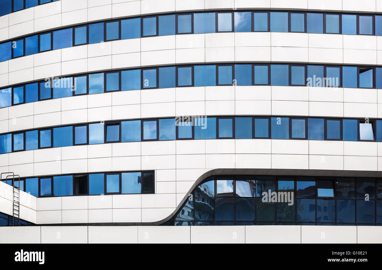 Close-up d'un immeuble moderne de verre et d'acier Banque D'Images