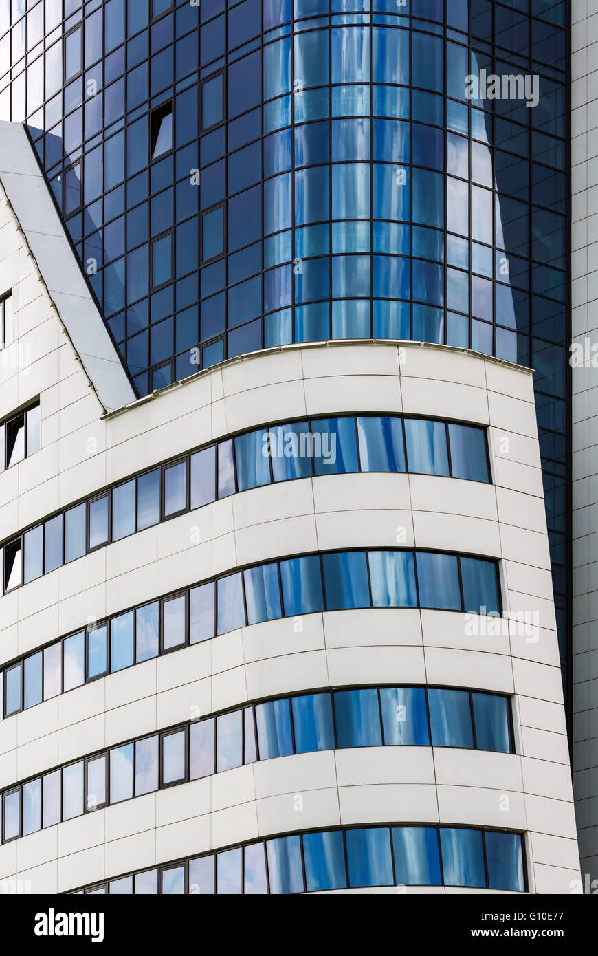 Résumé L'architecture moderne. Bâtiment moderne de verre et d'acier. Banque D'Images