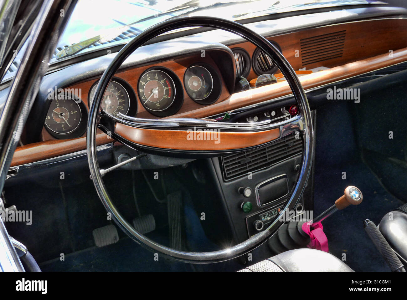 Intérieur d'une BMW 2000C 1966 classic car Banque D'Images