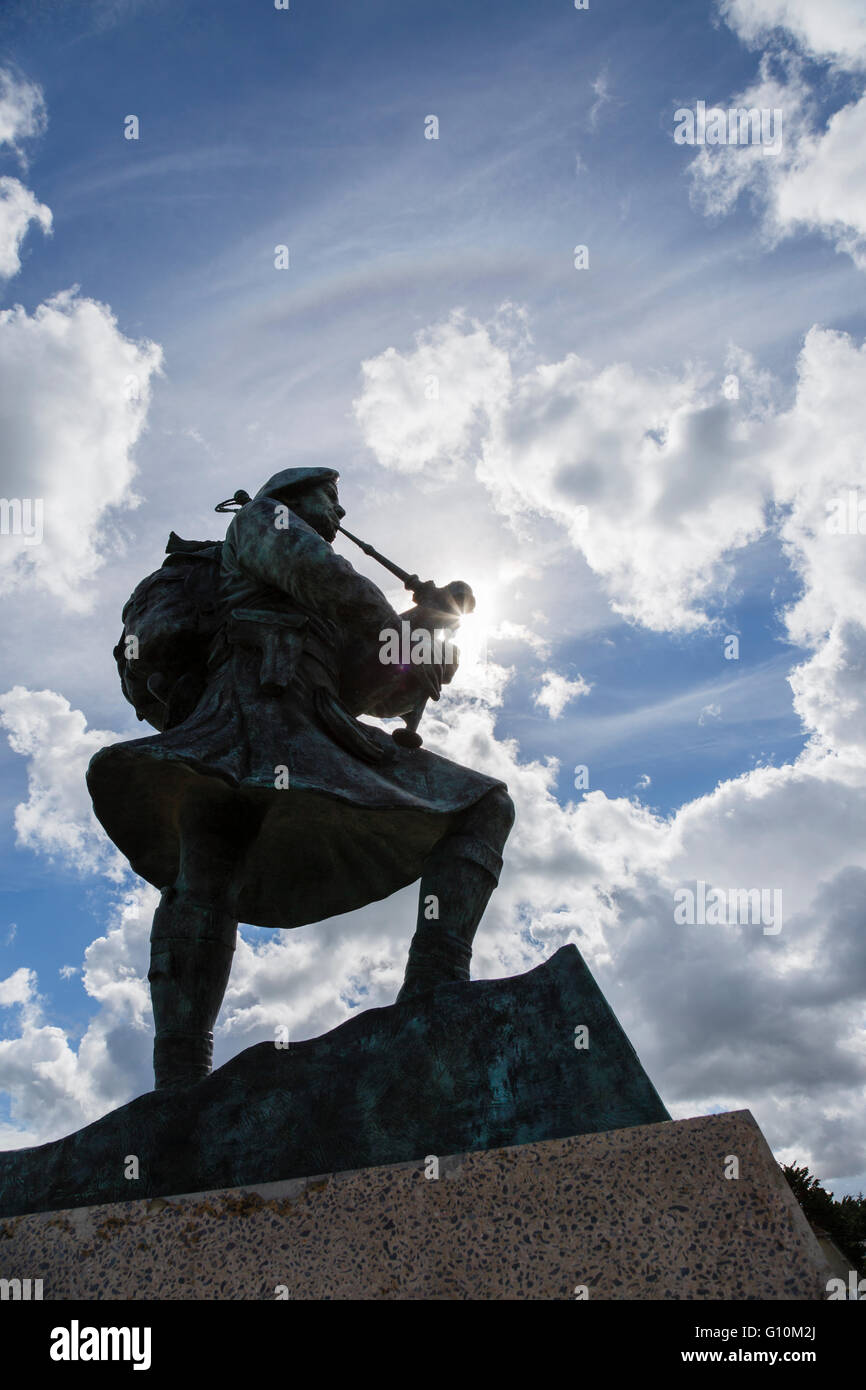 Statue de piper Bill Millin, Sword Beach, Caen, Calvados, Basse-Normandie, France Banque D'Images Statue de piper Bill Millin, Sword Beach, Caen, Calvados, Basse-Normandie, France Banque D'Images