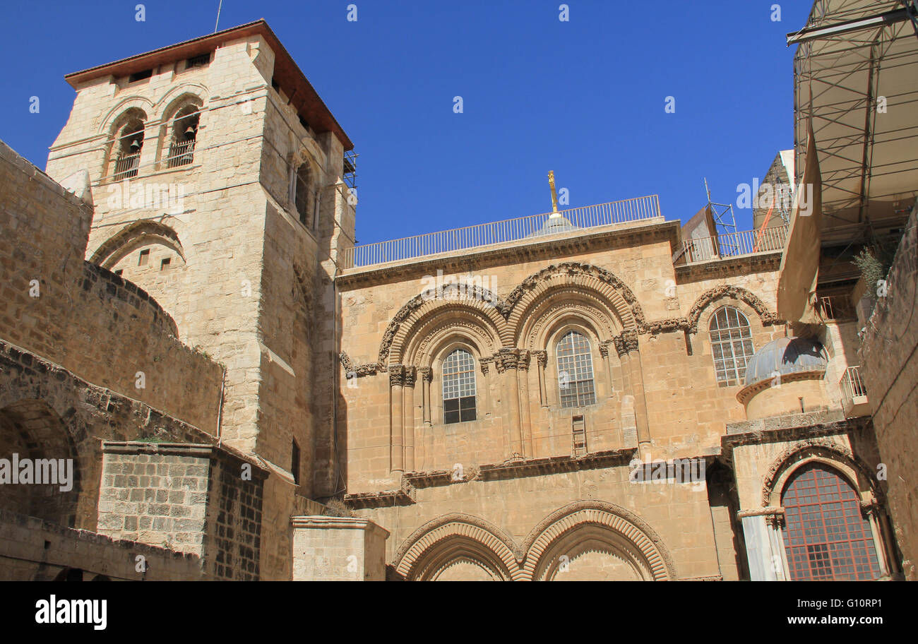 Entrée principale de l'église du Saint Sépulcre, dans le quartier chrétien de la vieille ville de Jérusalem Israël avec l'exemplaire de l'espace. Banque D'Images