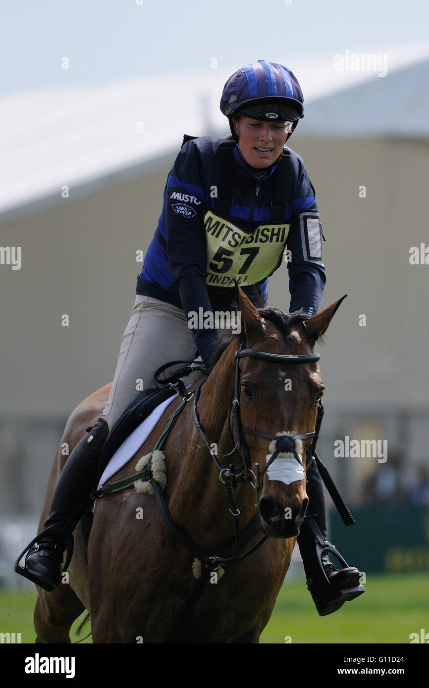 Badminton, UK. 07Th Mai, 2016. 07/05/2016. Badminton, Angleterre. Les 2016 Mitsubishi Motors Badminton Horse Trials. Zara Tindall riding high Kingdom en action pendant la phase de cross-country le jour 3. La Mitsubishi Motors Badminton Horse Trials lieu 5 au 8 mai. Credit : Jonathan Clarke/Alamy Live News Banque D'Images