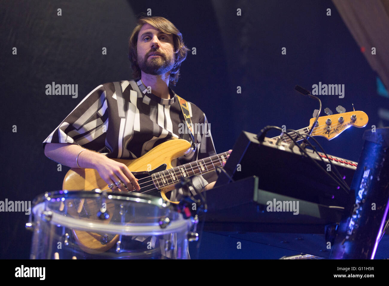 Rosemont, Illinois, USA. 6 mai, 2016. Guitariste MIKEY GOLDSWORTHY de Ans et ans effectue en direct sur le délire World Tour à l'Allstate Arena à Rosemont, Illinois © Daniel DeSlover/ZUMA/Alamy Fil Live News Banque D'Images