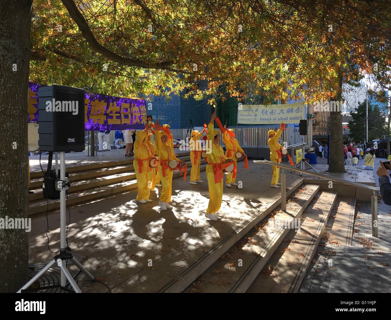 Auckland, Nouvelle-Zélande. 7 mai, 2016. Les militants et sympathisants de Falun Dafa a également appelé Falun Gong, l'avancée de la pratique de la culture à l'école bouddhiste Aotea Square à Auckland, en Nouvelle-Zélande le samedi 7 mai 2016. Credit : Aloysius Patrimonio/Alamy Live News Banque D'Images