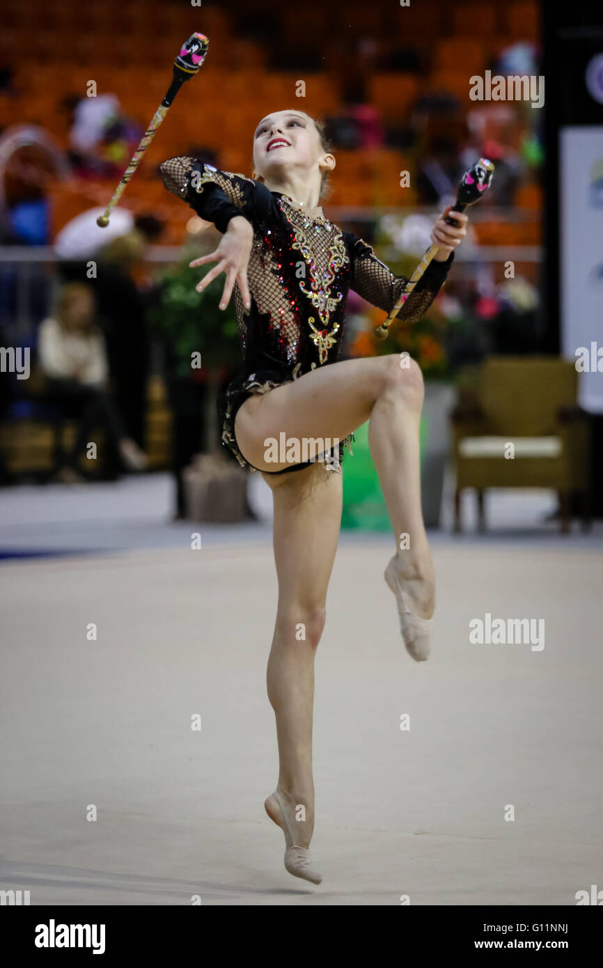 Brno, République tchèque. Le 8 mai 2016. Au cours de la concurrence Isachanka Juliya Gymnastique Rythmique finale Junior au Grand Prix Brno Tart Cup. © Petr Toman/World Sports Images Banque D'Images