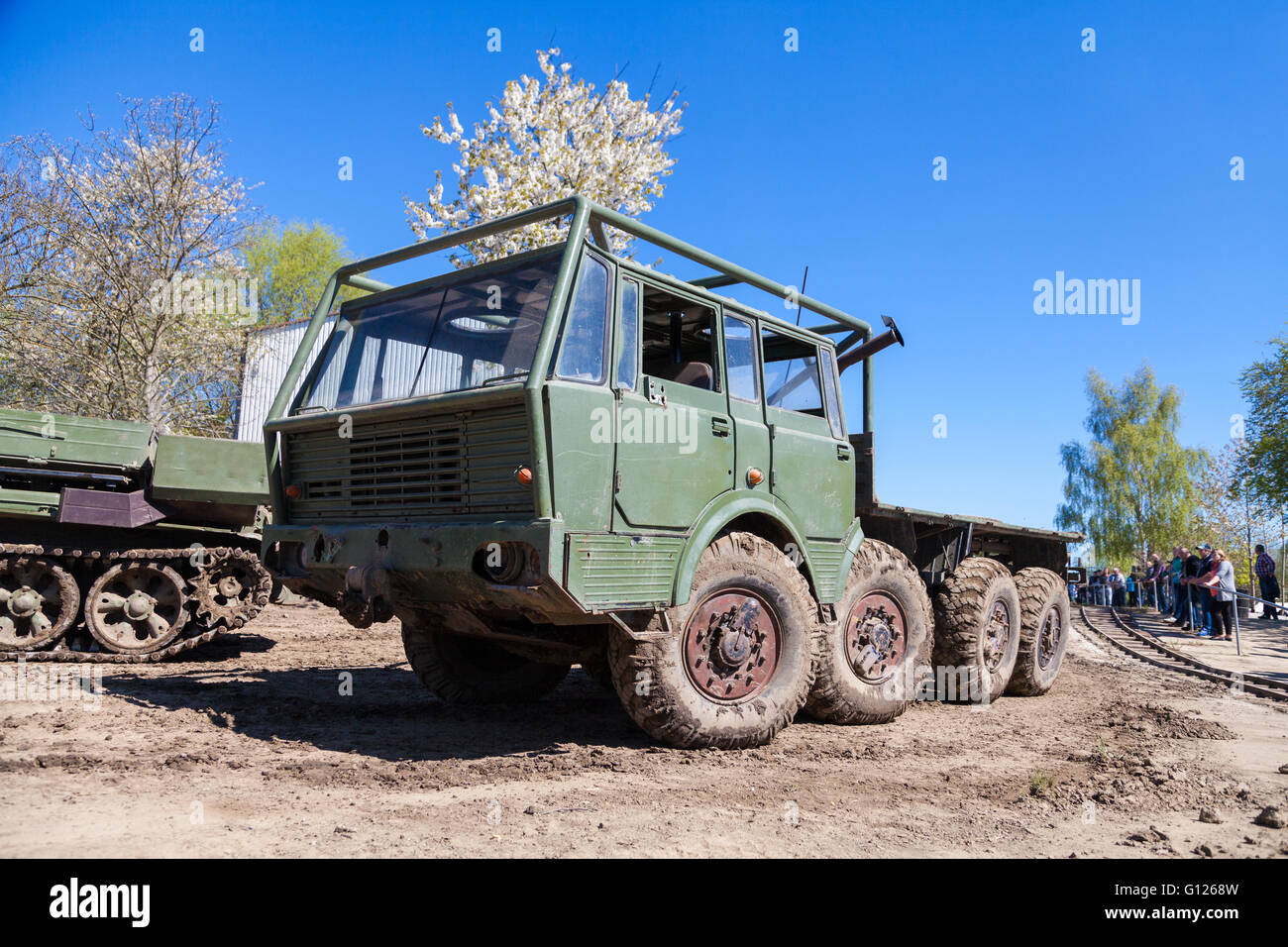 République tchèque Tatra 813 fait se dresse sur la voie sur un motortechnic festival le 5 mai 2016 à grimmen / Allemagne Banque D'Images