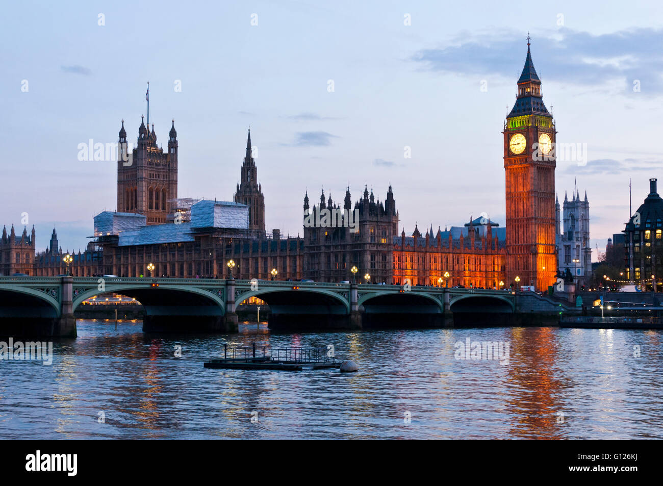 Vue sur Big Ben et les chambres du Parlement, Londres, Angleterre Banque D'Images