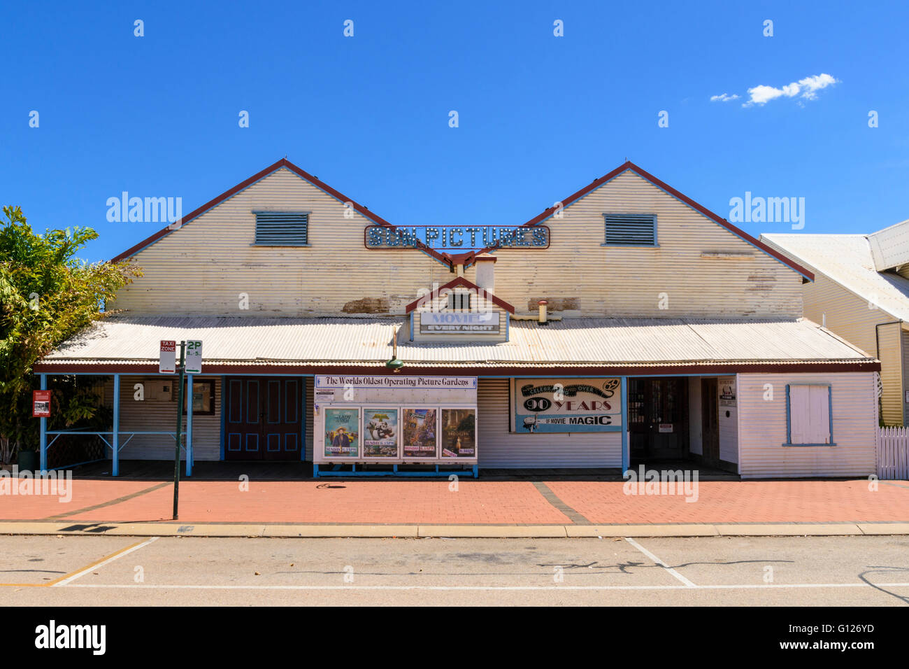 Jardins historiques Photo Soleil cinéma en plein air, Carnarvon Street, Broome, Kimberley, Australie occidentale Banque D'Images