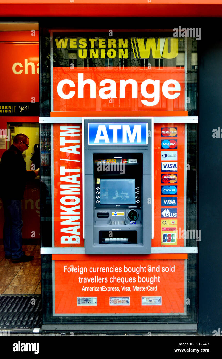 Prague, République tchèque. Bankomat / ATM / distributeur de la Place Venceslas Banque D'Images