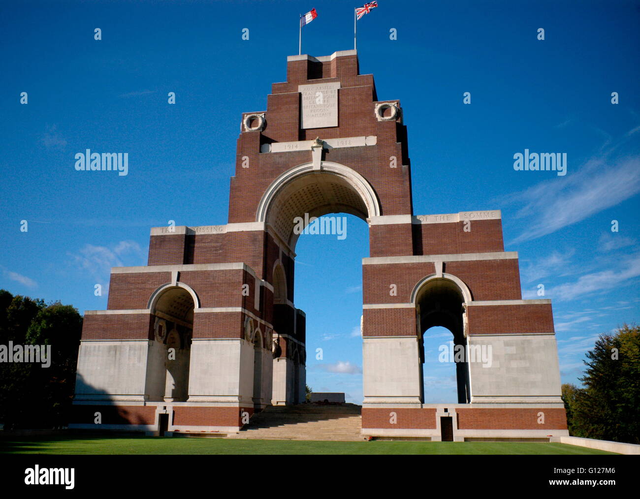 AJAX NOUVELLES PHOTOS - 2005 - Commonwealth War Graves - THIEPVAL - Somme - PICARDIE - FRANCE. ANGLO-FRANÇAIS LUTYENS MONUMENT AUX 73 000 DISPARUS DE LA BATAILLE DE LA SOMME. PHOTO:JONATHAN EASTLAND/AJAX REF:RD52110/818 Banque D'Images