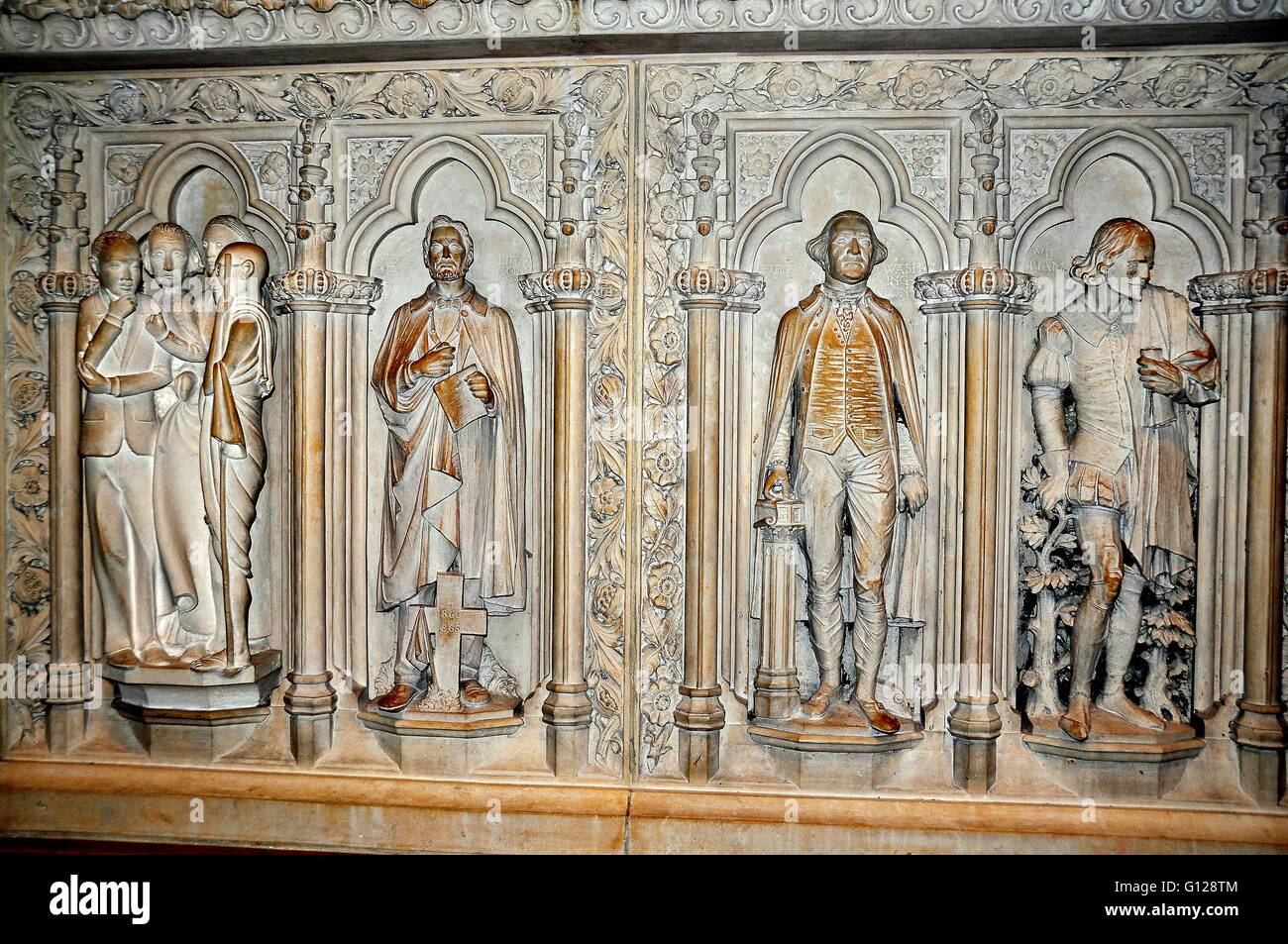 New York City : autel sculpté de la Renaissance représentant des Américains célèbres à la Cathédrale de Saint John the Divine Banque D'Images