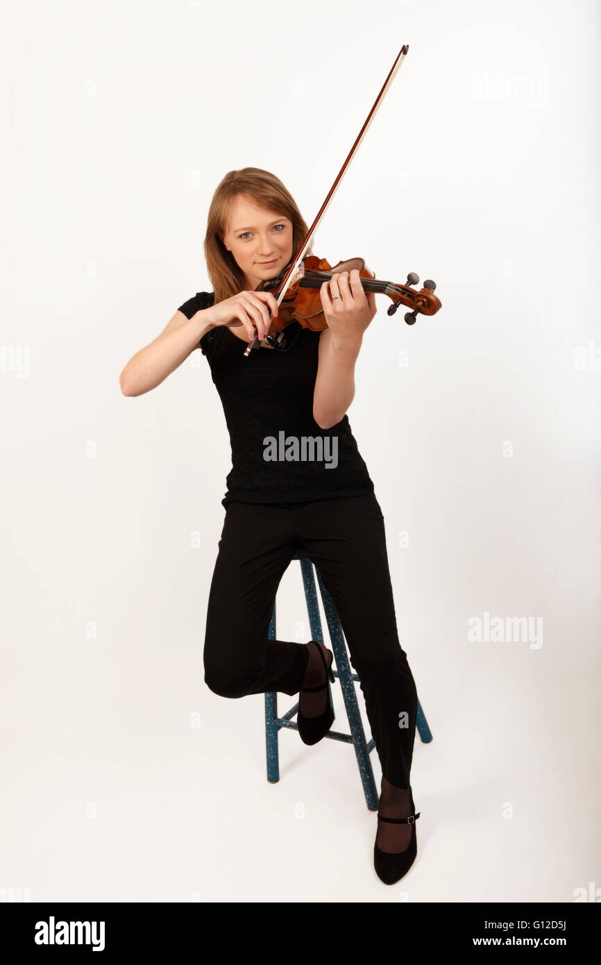 Jouer du violon avec l'avant. Arco. position de jeu d'archet. Banque D'Images