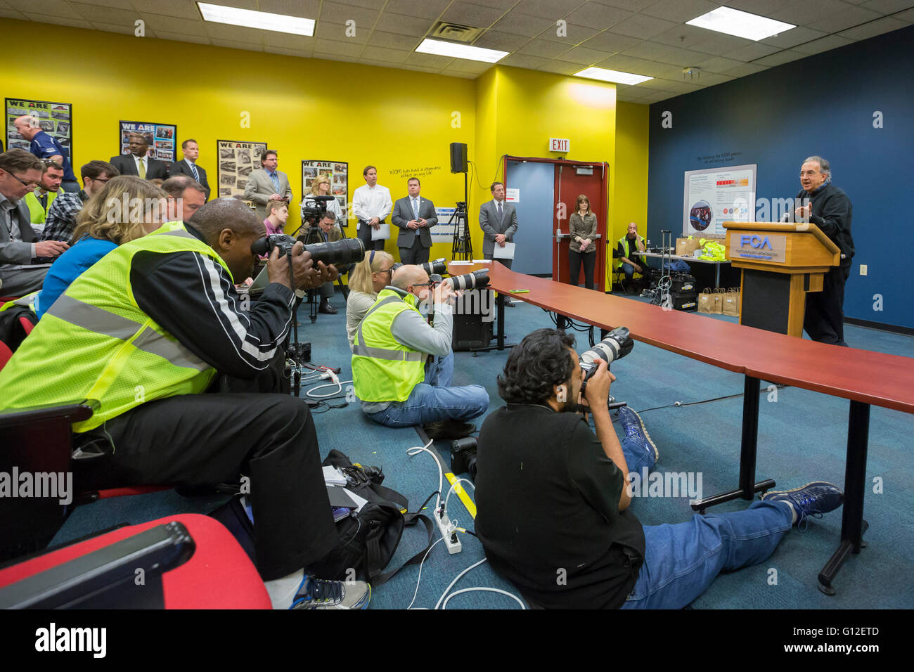 Windsor, Ontario Canada - Fiat Chrysler Automobiles PDG Sergio Marchionne répond aux questions des journalistes à propos de sa compagnie de traiter w Banque D'Images